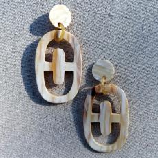 Theta earrings made of horn