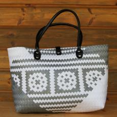 Precious handbag with invertible pattern