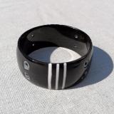 Black arm ring with white stripes - horn and resin