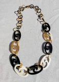 Horn necklace black & white