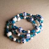 Blaue Porzellanblumen - Spiralarmband